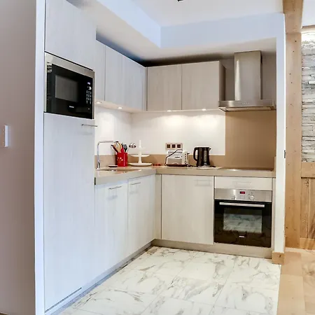 Luxueux T3 Contemporain A Village, Proche Pistes Et Commerces, Avec Balcon Et Parking - Fr-1-562-30 Apartament *